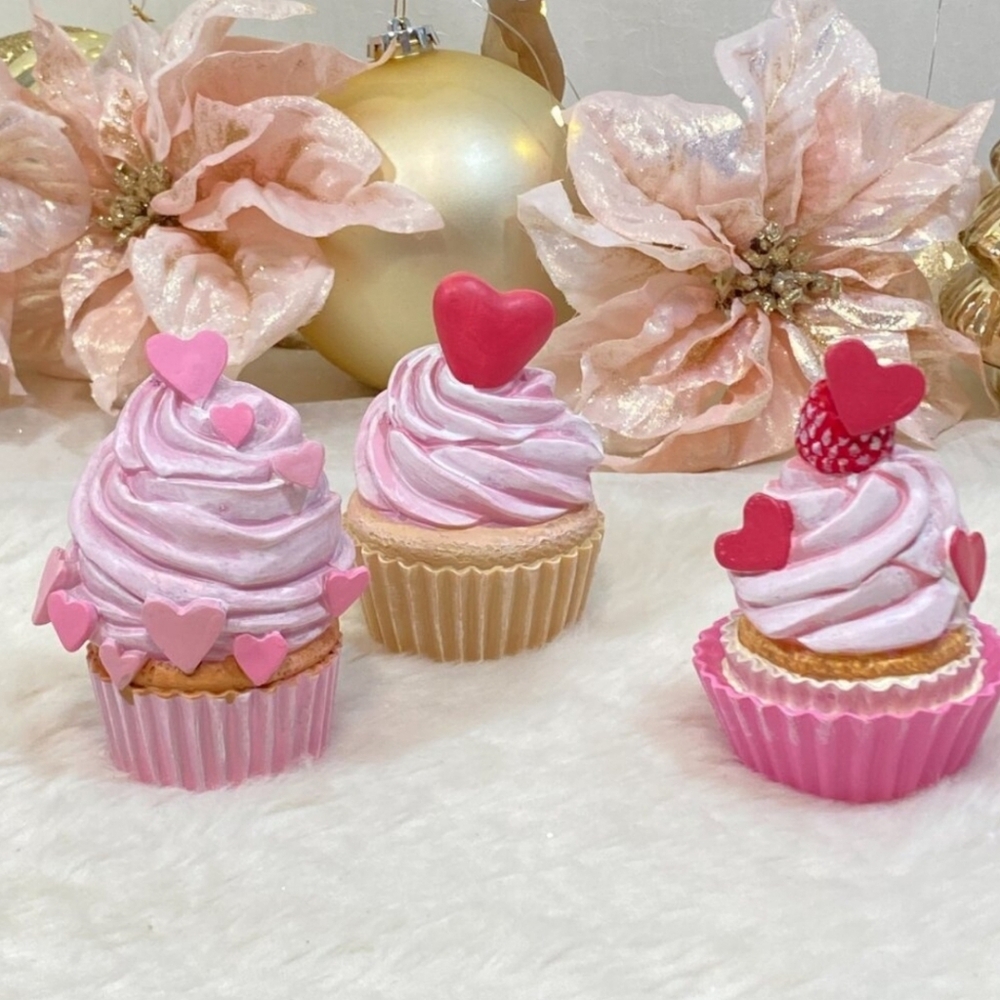 🧁▪️ Cupcakes & Cashmere▪️ Set Of 3 Cupcakes Valentine’s Day Decorational - Picture 2 of 7